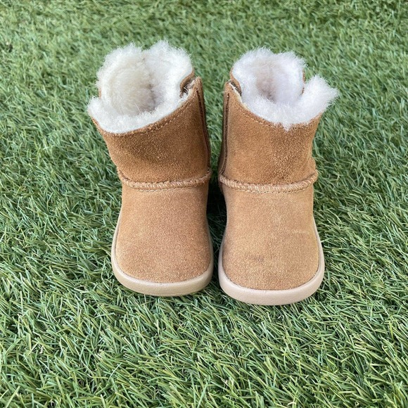 UGG Baby uggs Keelan Booties Chestnut Brown Suede Infant Shoes Size 0-6 Months - Picture 3 of 12